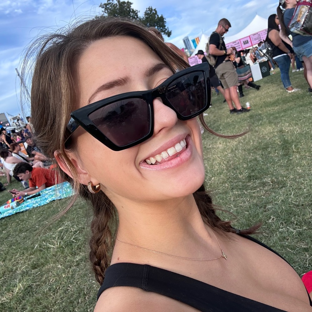 Meet your Posher, Lauren